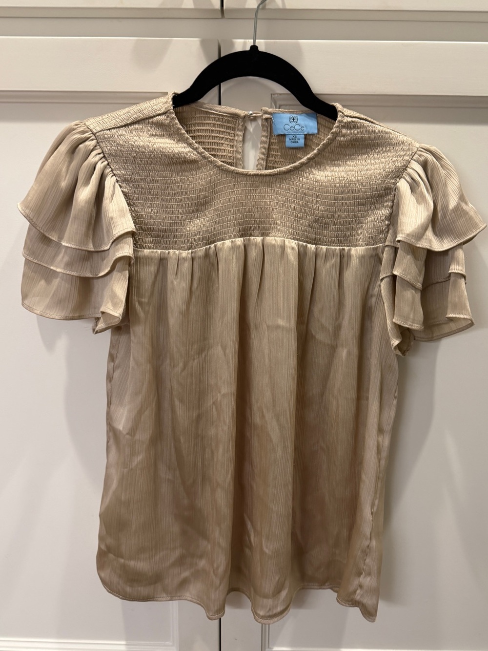 Cece Gold Flutter Sleeve Short Sleeve Blouse Size XS